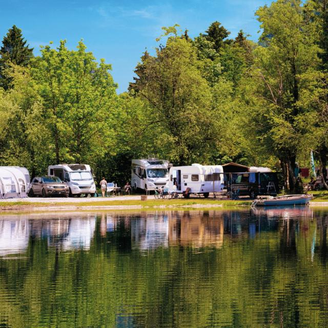 Familie på campingferie