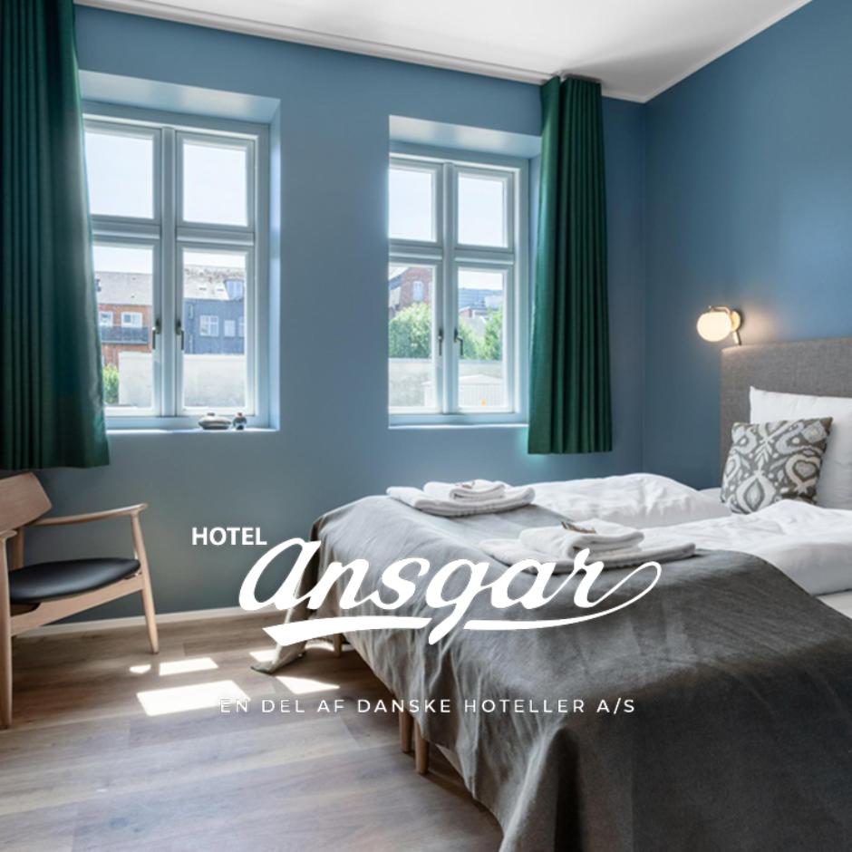 Hotelovernatning med morgenmad