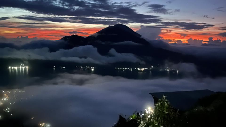 Trekking til toppen af Mount Batur: Har du mod på at bestige en aktiv vulkan - i mørke?
